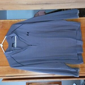 Gray Under Armour thin fleece top